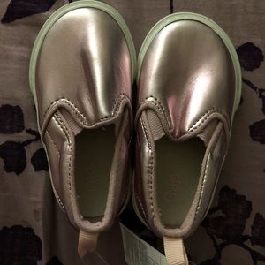 Gap kids pink metallic slip ons, size 5